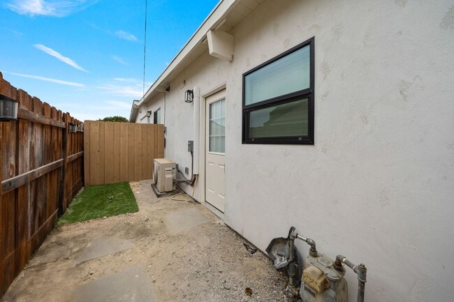 Building Photo - Affordable Housing San Diego This is an attached ADU 1 bed /1 bath Gorgeous Home w Laundry + A/C