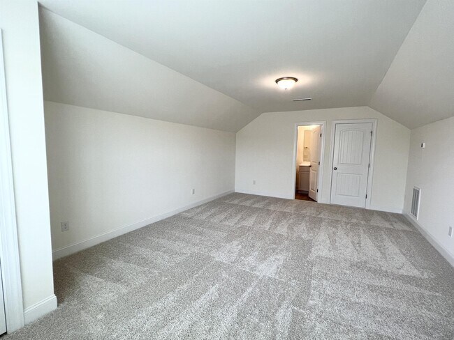 Building Photo - 324 Highview Dr