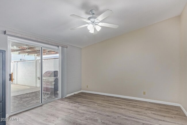 Building Photo - 10612 W Oakmont Dr