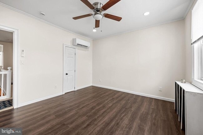 Building Photo - 417 S Madeira St