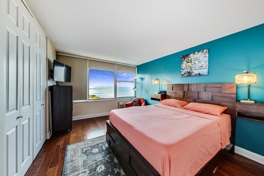 Building Photo - 1000 N Lake Shore Dr