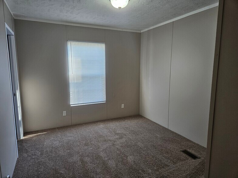 Building Photo - 61 Lynnwood Cir