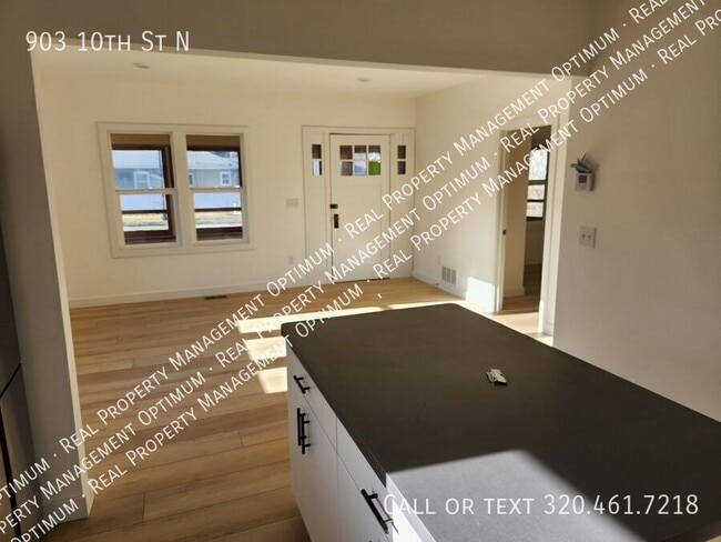 Building Photo - 903 10th St N