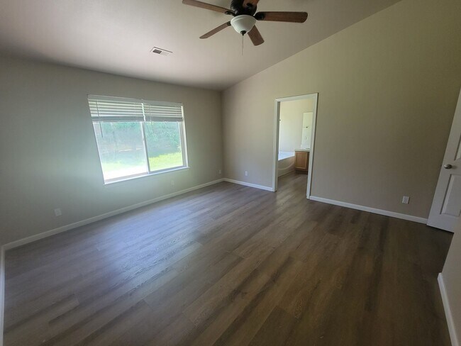 Building Photo - Stylish 3-Bedroom in Prime West Richland L...