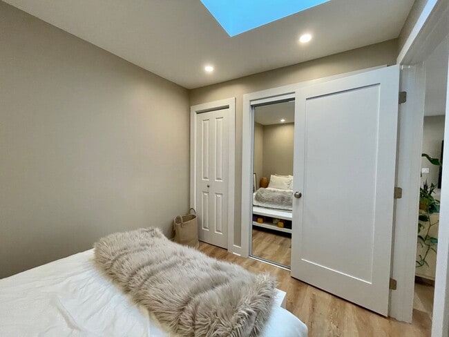 Building Photo - Charming 3Bed 2Bth Montavilla Neighborhood with Detached Additional Living Area and Backyard Grea...