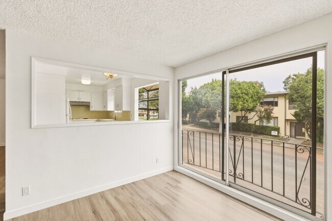 Building Photo - HUGE 2 bed 2 bath in Prime Santa Monica!