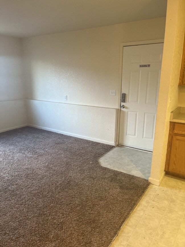 Building Photo - 208 Country West Rd