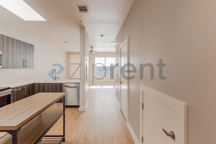 Building Photo - 7805 Cooper Ln