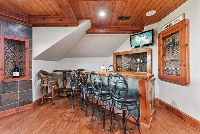 Building Photo - 122 Silverstone Dr