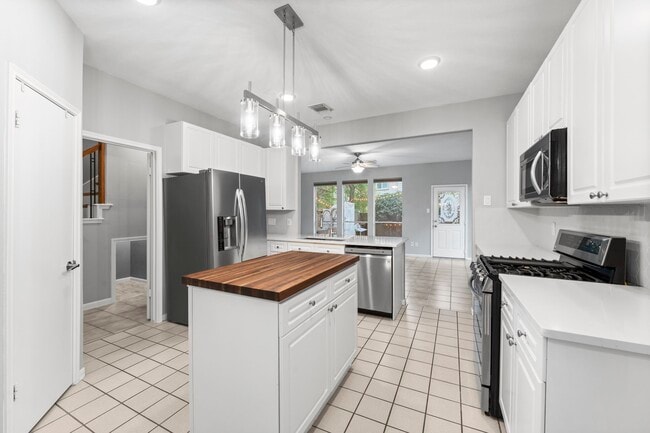 Building Photo - 17 E Willowood Ct