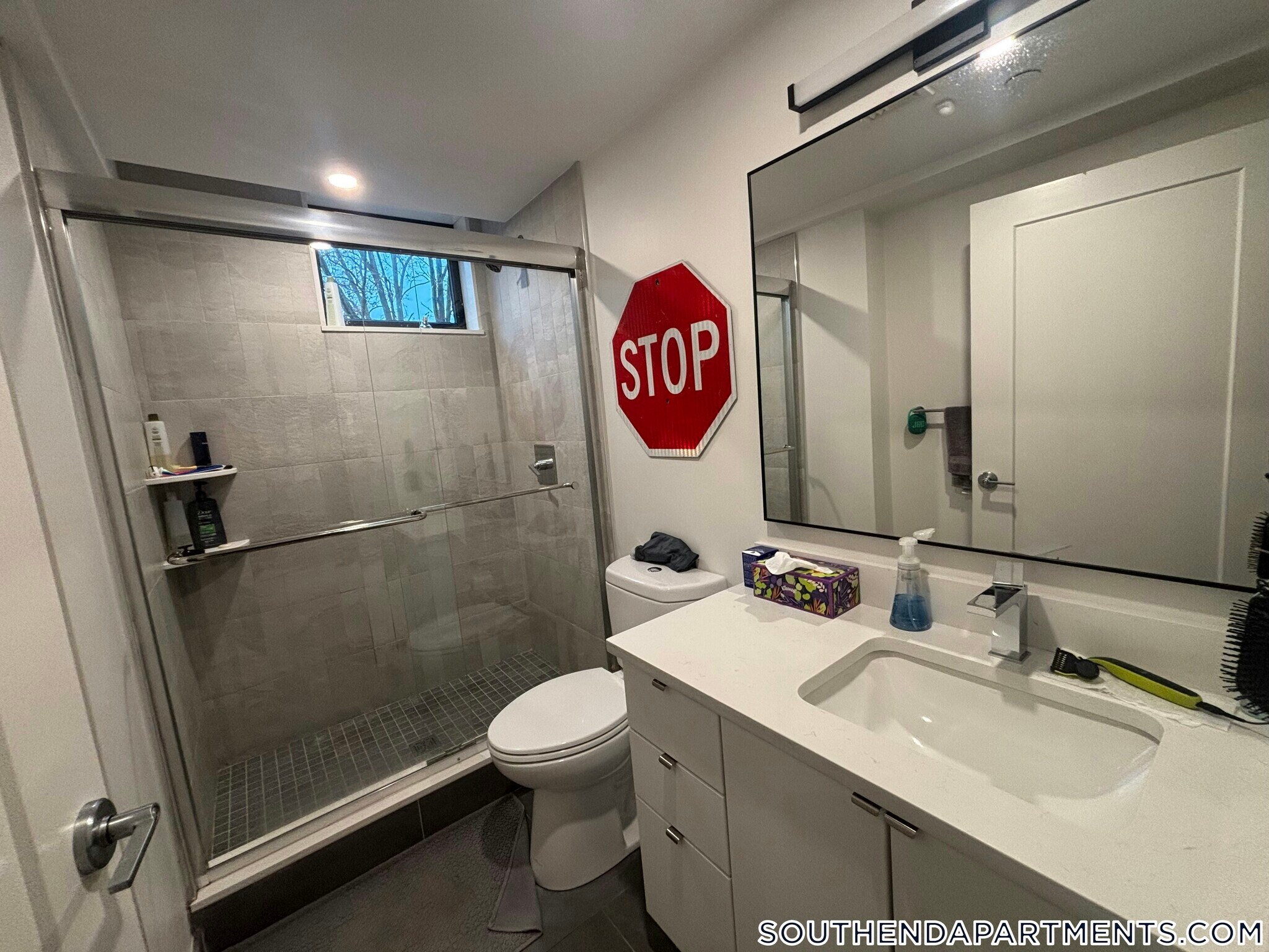 Building Photo - 11 E Lenox St