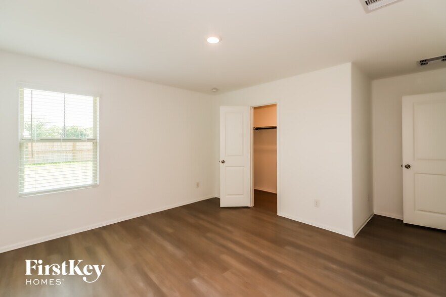 Building Photo - 3450 Hughes Mdw Wy