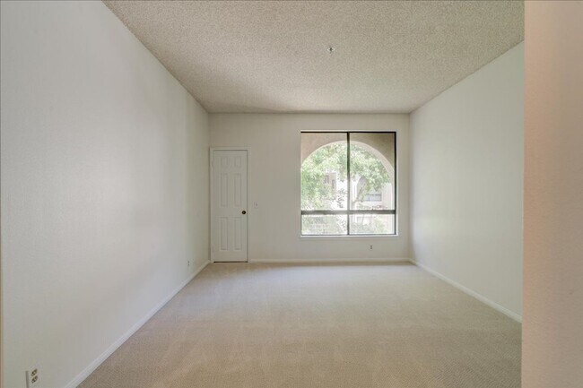Building Photo - Resort Like Living 2 Master Suites Condo F...