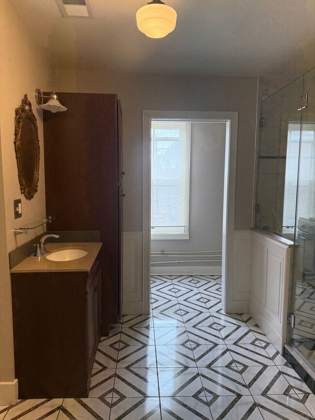 Building Photo - Charming Unit in the Heart of Downtown Frederick