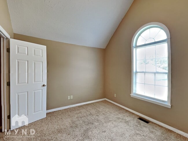 Building Photo - 114 N Peach Brook