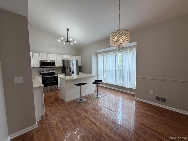 Building Photo - 758 Sandalwood Dr