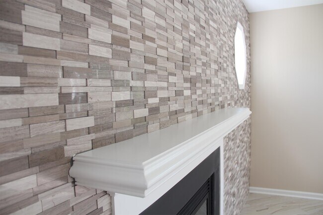 Building Photo - 107 Enchanted Way