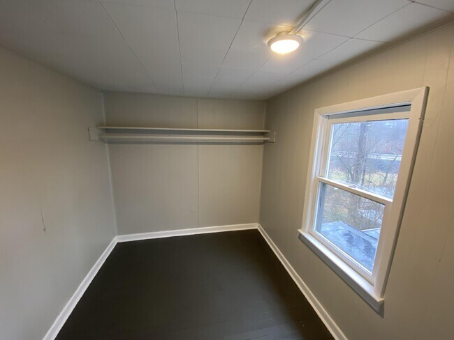 Building Photo - 119 Ann St