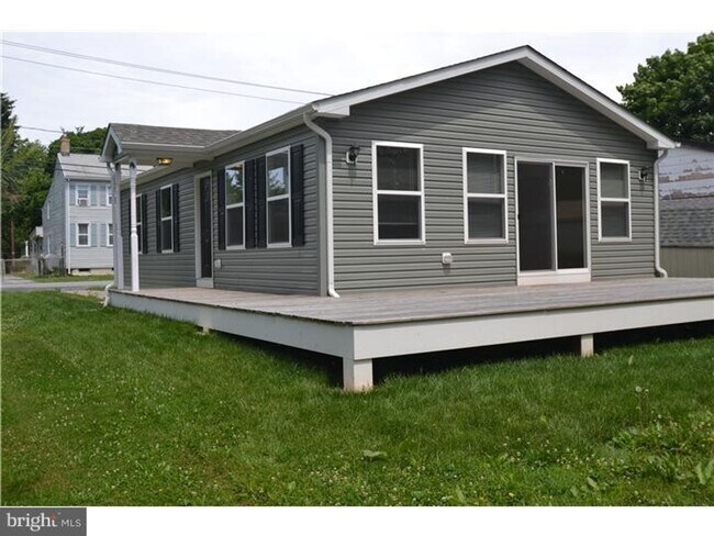 Building Photo - 203 Hamilton St