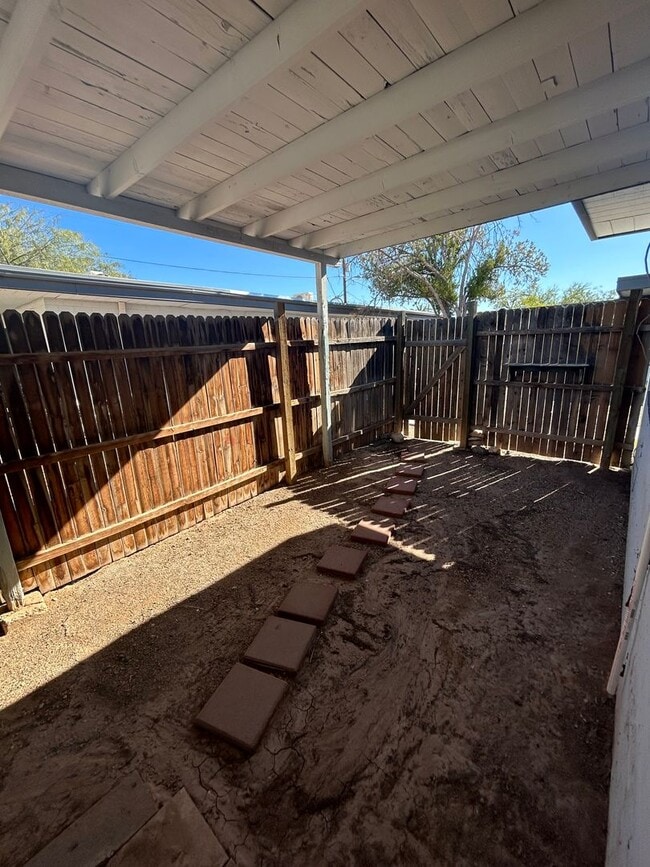 Building Photo - OPEN HOUSE! Beautiful Single Level 2-bedroom Home