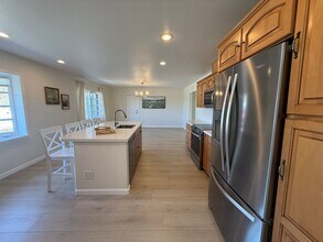 Building Photo - Remodeled - 3 bed, 2 bath single story home in Thousand Oaks
