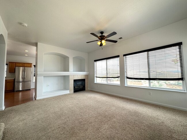 Building Photo - 4 bedrooms, 2 1/2 Baths with a 3 Car Garag...