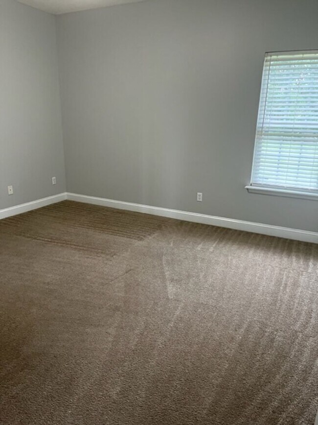 Building Photo - 112 Huntingdon Dr