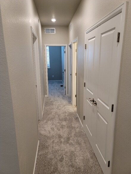 Building Photo - 463 Millwall Cir