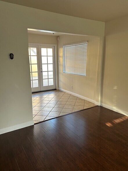 Dining area - 11508 Leland Ave