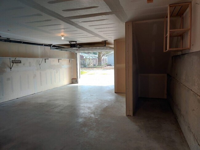 Building Photo - Tumwater Hill Town Home