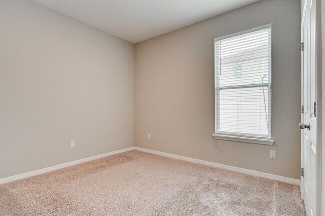 Building Photo - 413 Halter Dr