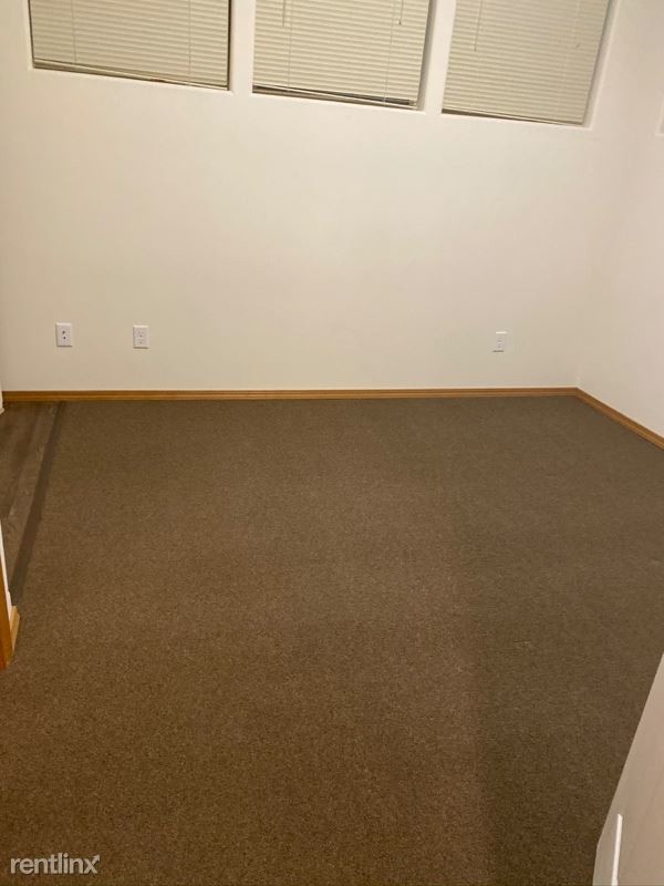 Building Photo - 2 br, 2 bath Townhome - 953 NW Circle Blvd