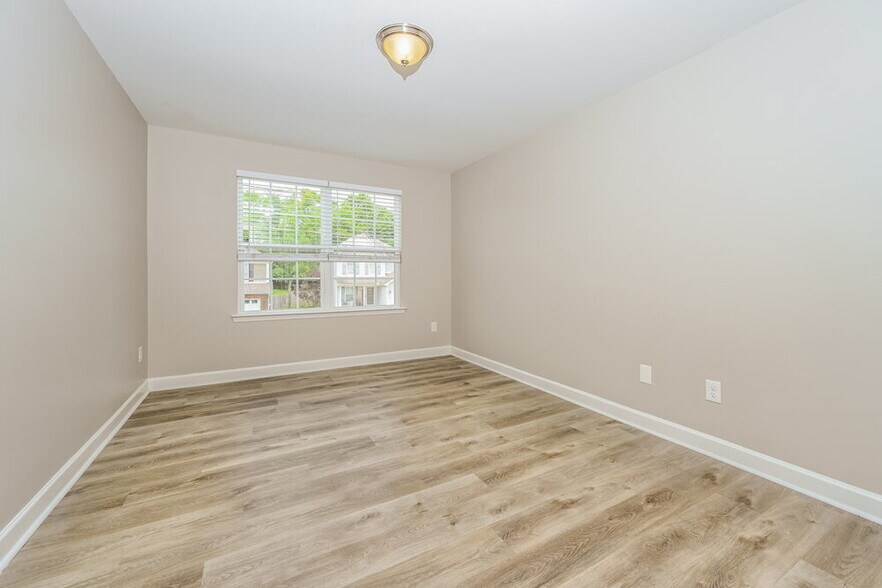 Building Photo - 8809 Cressent Glen Ct