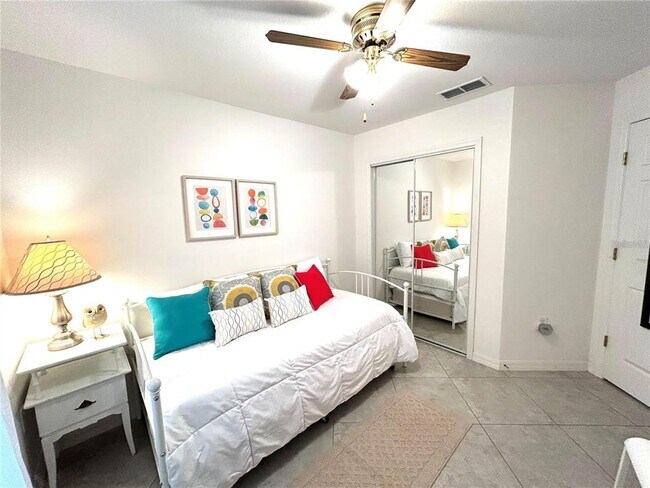 Building Photo - 585 Grand Canal Dr