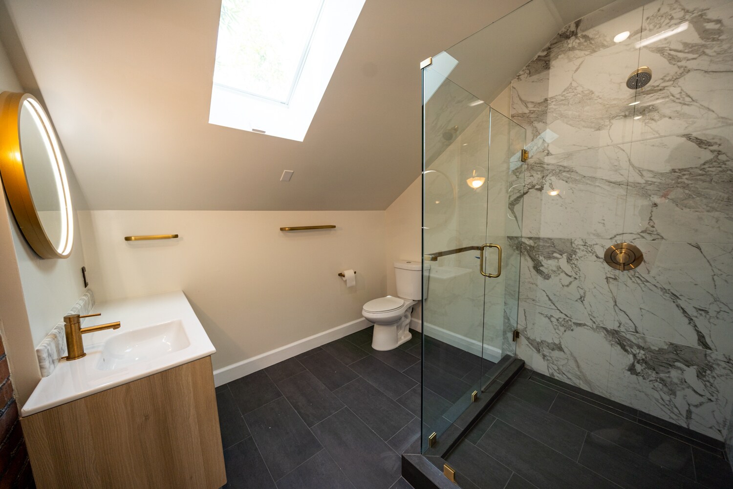 upstairs hall bath - 1258 Essex St