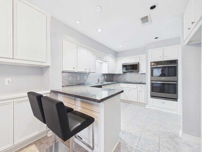 Building Photo - 7655 S Braeswood Blvd