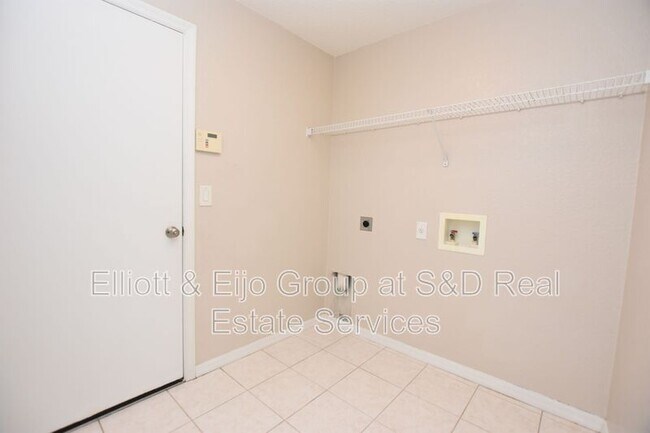 Building Photo - 6233 Napa Dr