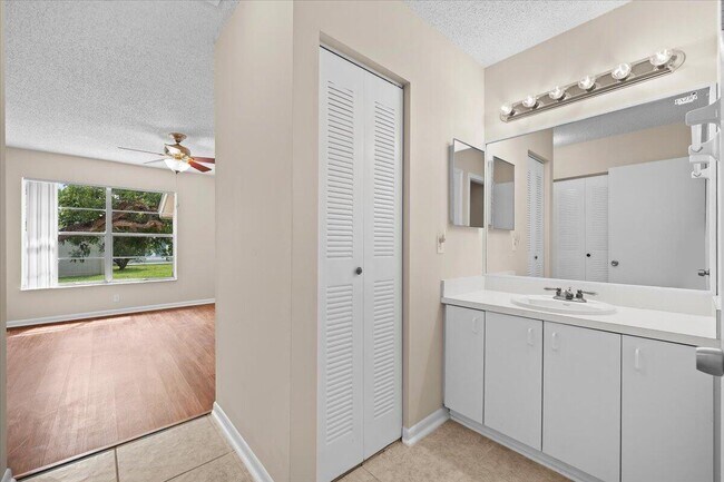 Building Photo - 144 Deerfield Ct