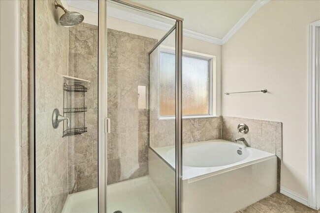 Building Photo - 300 Briar Park Dr