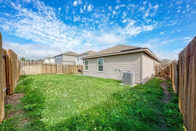 Building Photo - 132 Maywood Ln