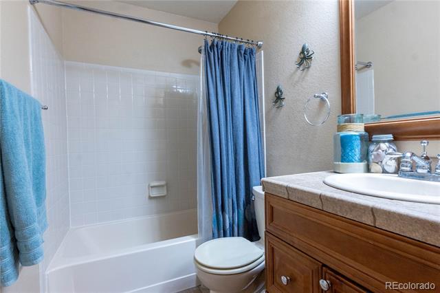 Building Photo - 2323 Dogwood Cir