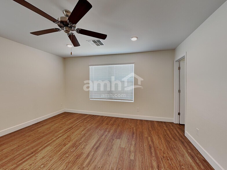 Building Photo - 12526 N 60th Ave