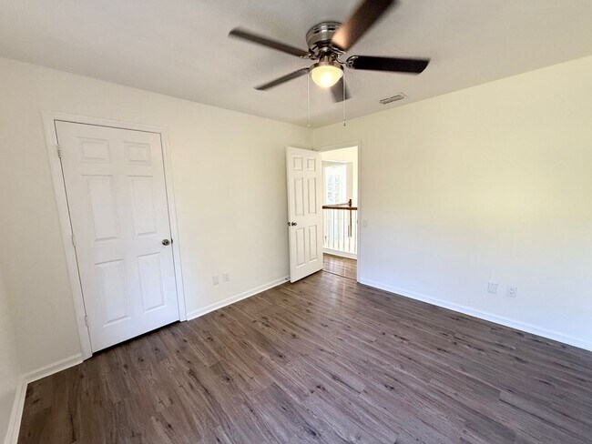 Building Photo - Beautifully Updated 4-Bedroom Home with Po...