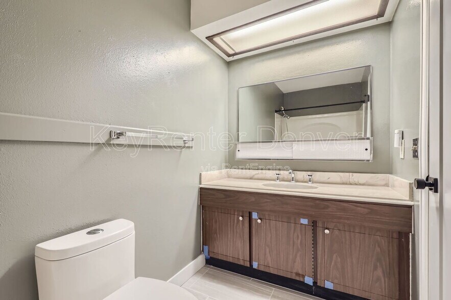 Building Photo - 5802 Queen St