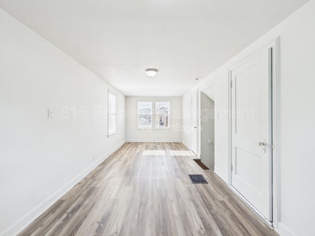 Building Photo - 5100 Brooklyn Ave
