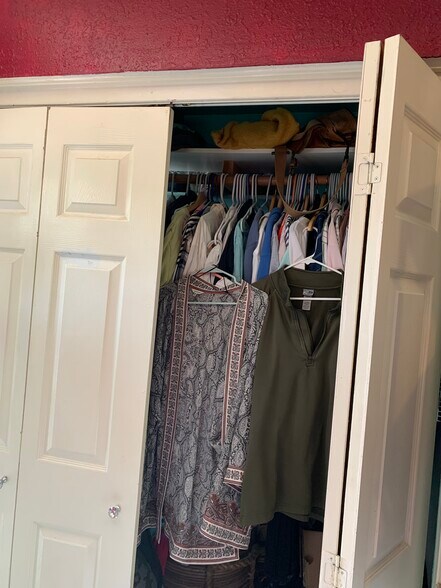 Building Photo - 3900 Seven Hills Rd