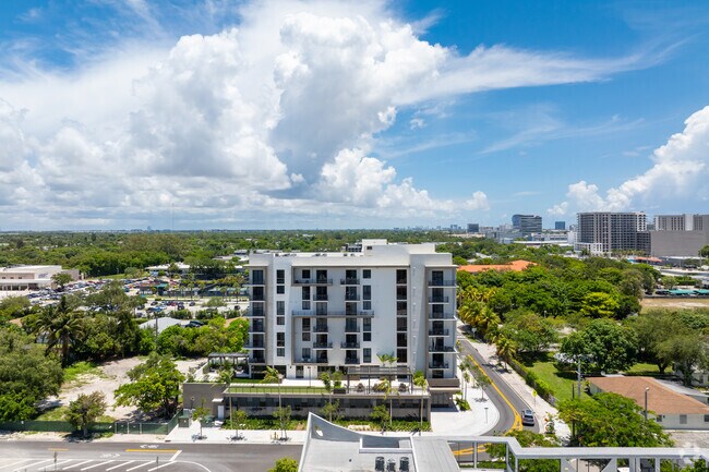 Building Photo - Oasis at Aventura