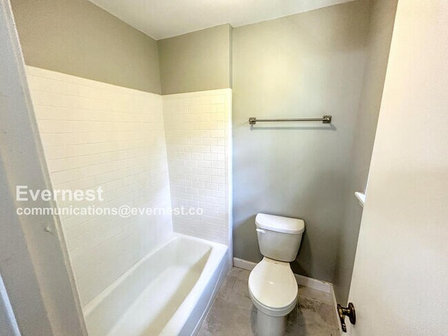 Building Photo - 1384 Belmont Ln