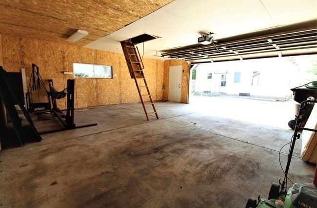 Building Photo - 3108 N Parish Ave