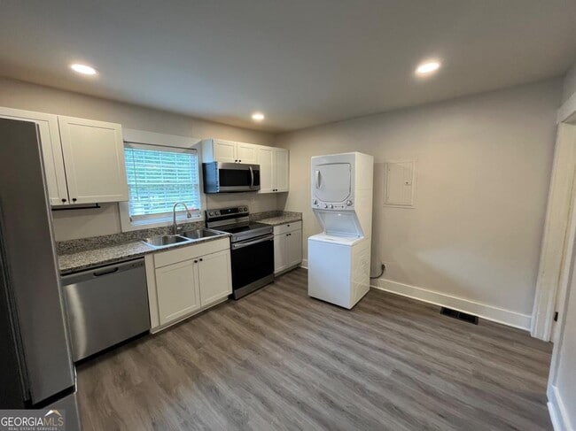 Building Photo - 174 Cloud St